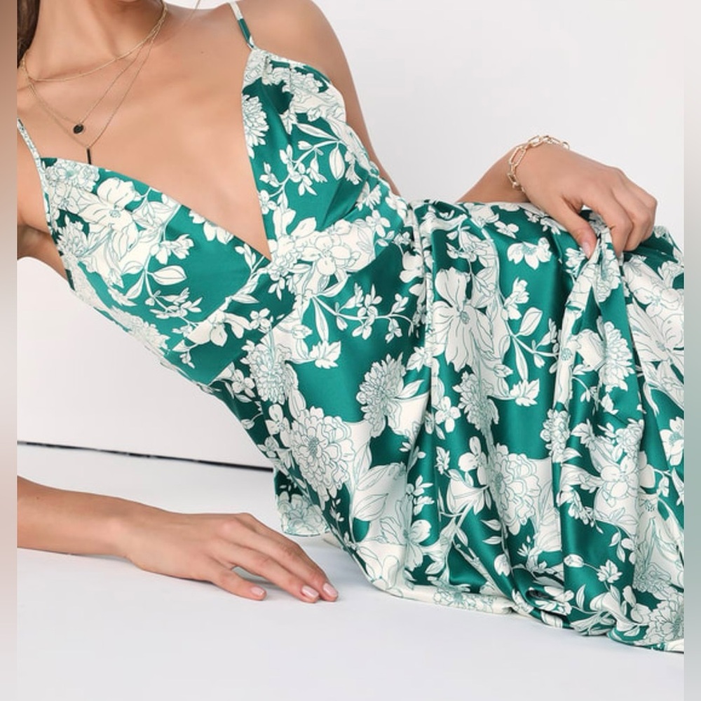 Style Soiree Emerald Floral Print Satin
Sleeveless Maxi Dress